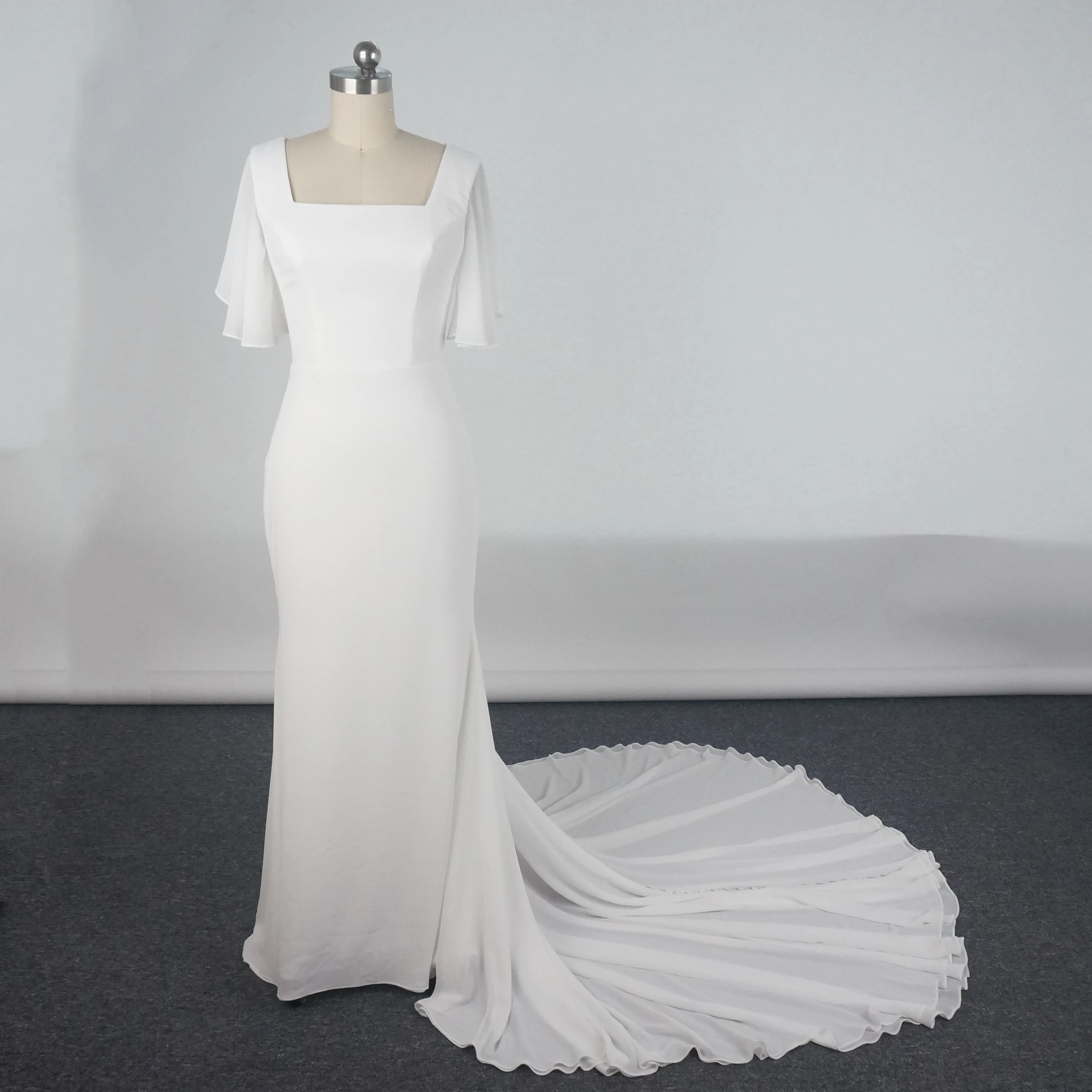 Robe de mariée élégante en mousseline de soie, manches courtes évasées, col carré, coupe cintrée, robe de mariée de réception de plage