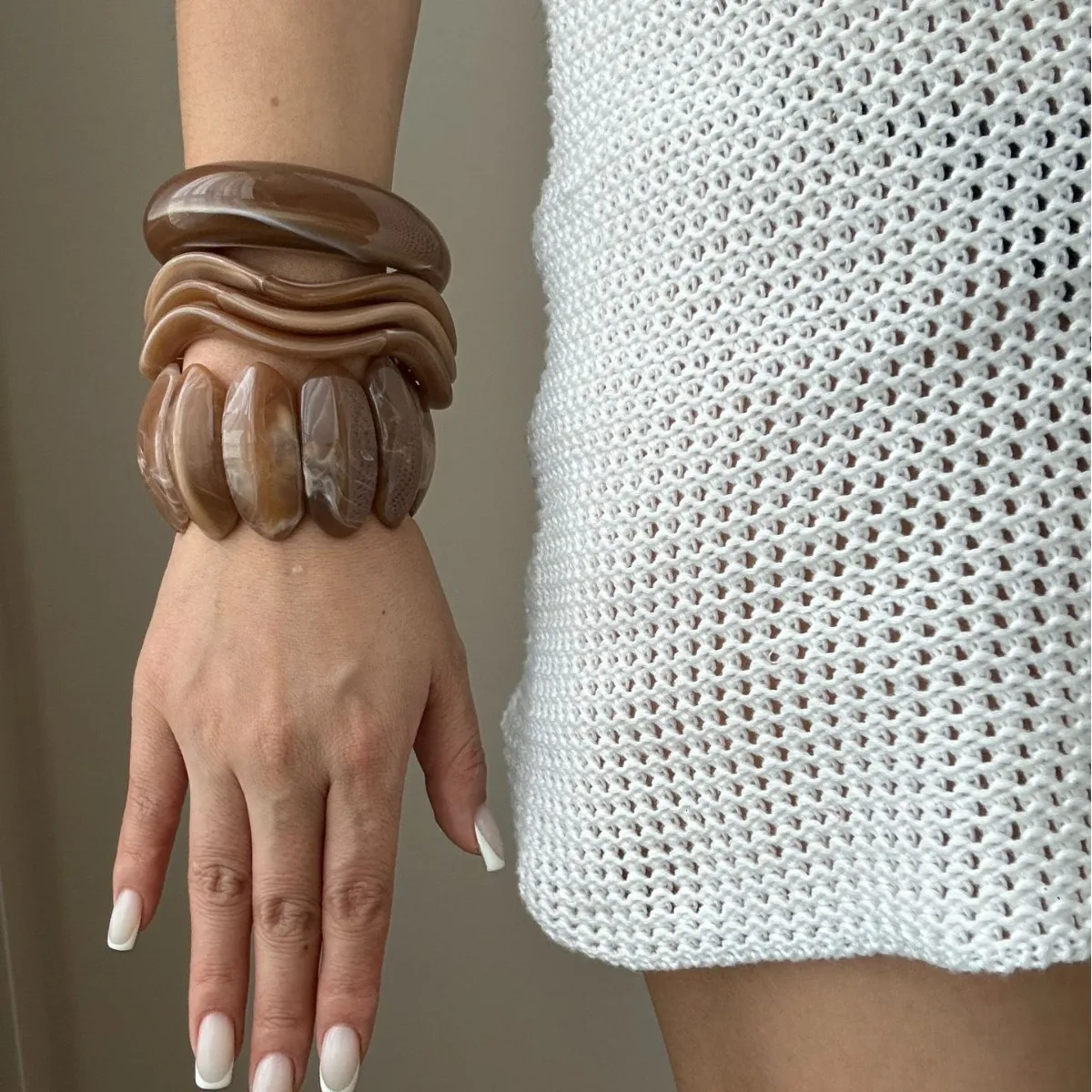 خمر بوهو الشرير البني سميكة الراتنج الاكريليك لطخة أساور هندسية غير النظامية واسعة الإسورة سوار للنساء أساور مجوهرات