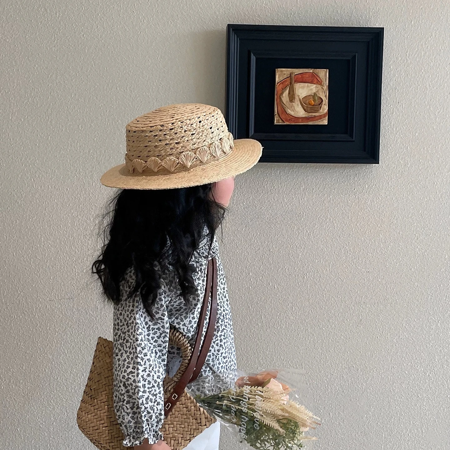 Bild 6: Sommerlicher koreanischer Strohhut mit Muscheldetails, breiter Krempe und UV-Schutz für Mädchen – ideal für Strand und Alltag