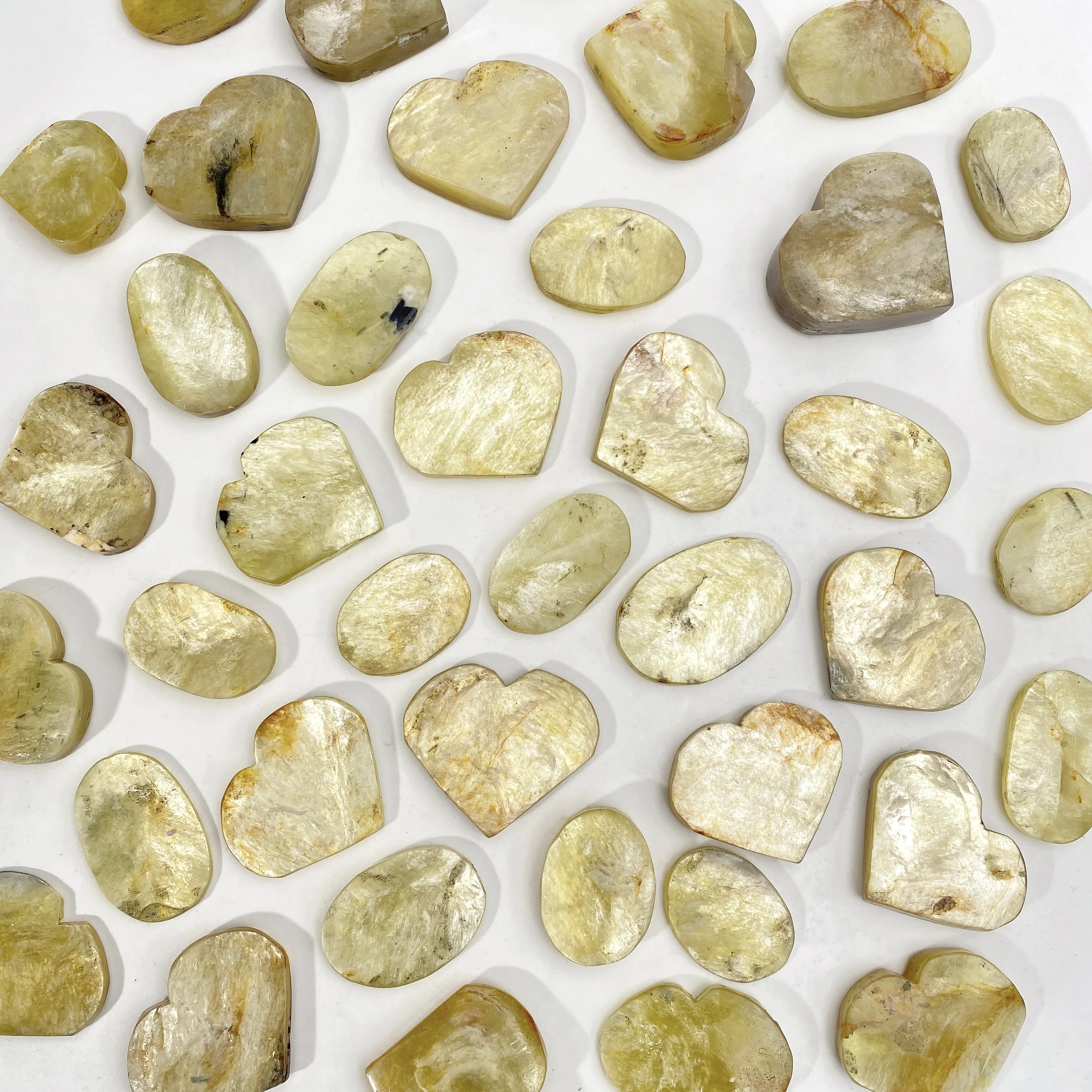 Random 1PC Natural Crystal Phlogopite Heart Round Natural Crystal Raw Stone,Mineral Crystal,Family And Friends Gift,Decoration