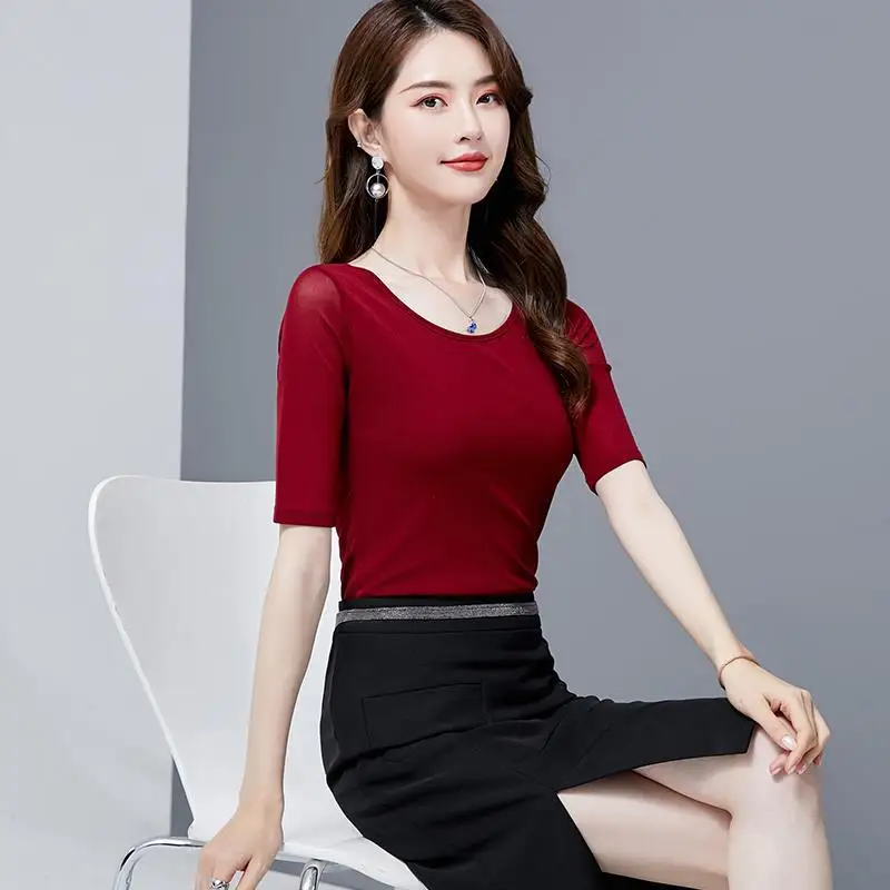 Top in rete a maniche corte per t-shirt da donna per l'estate, slim a mezza manica per piccola camicia con base in pizzo nero sottile per capispalla