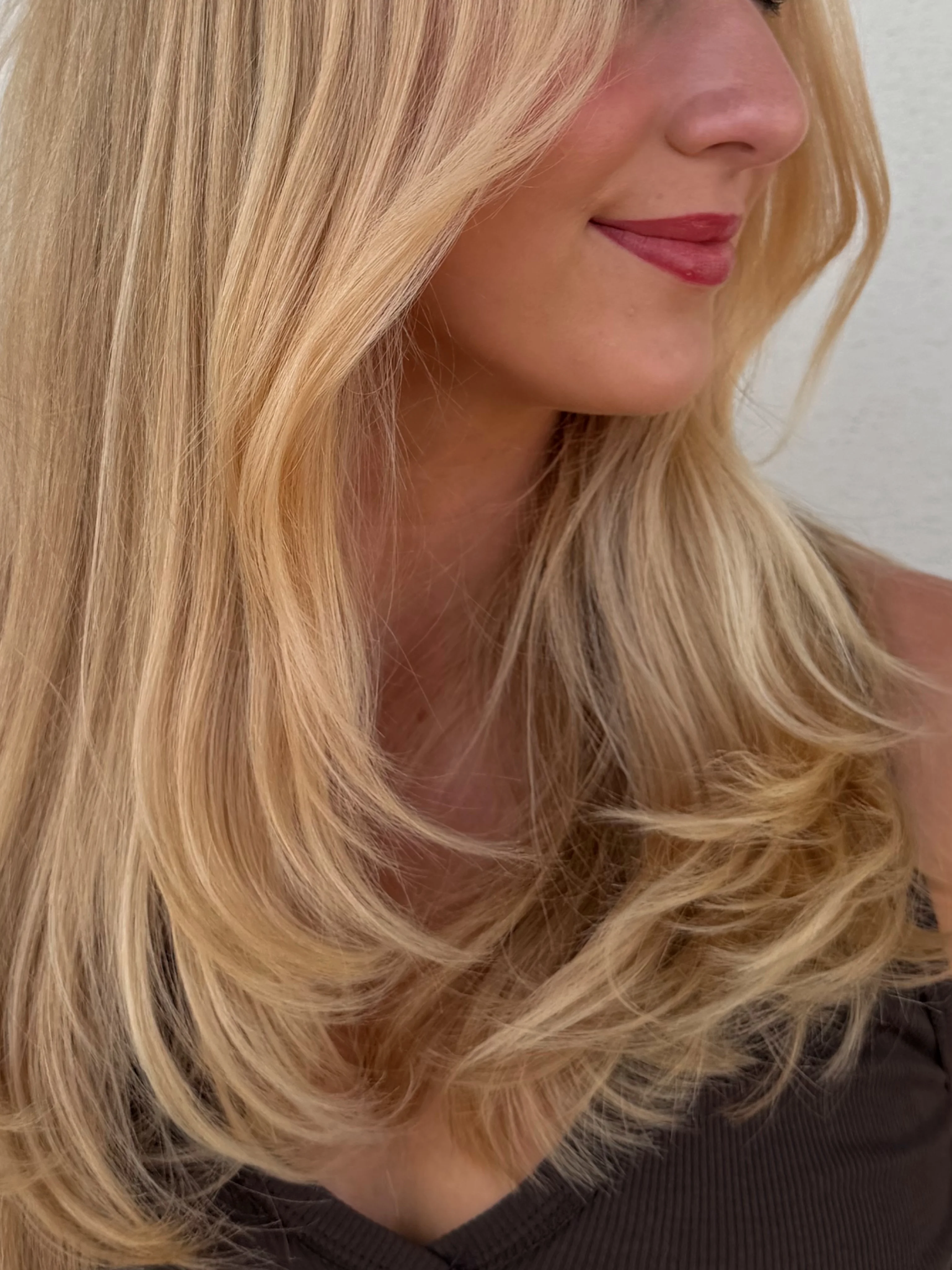 13x4 Ombre Golden Blonde Root Color Lace Front Wig for Women Body Wave 200 Density Natural Looking Lace Frontal Wig