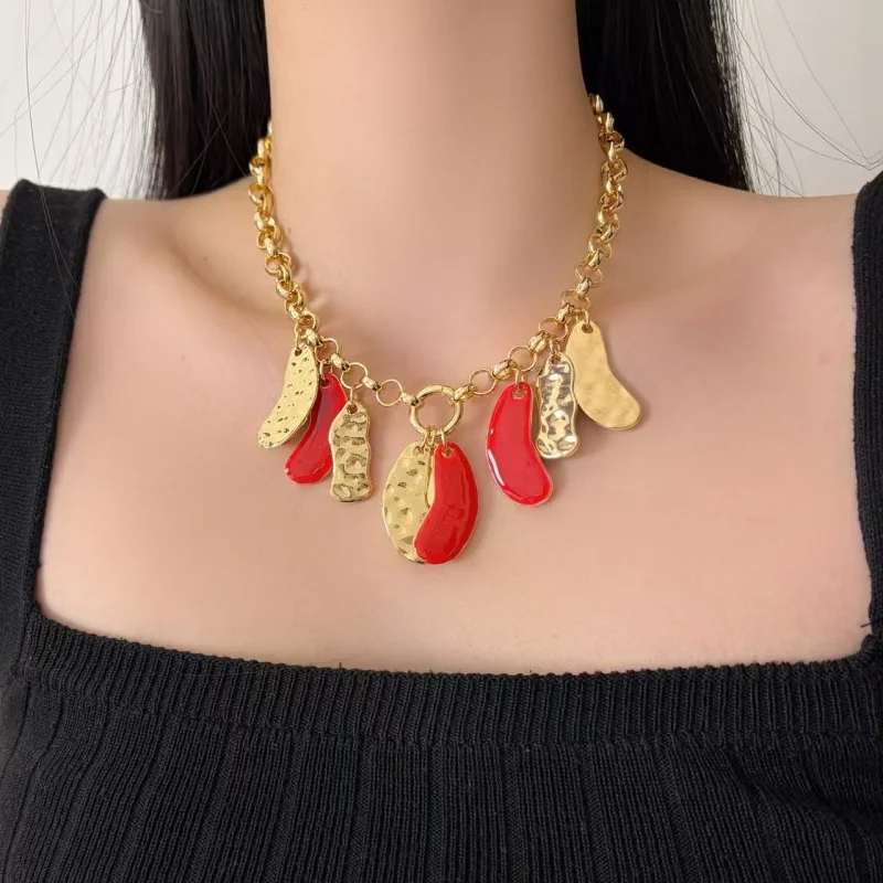 

French Vintage Style Metal Necklace for Women Color Block Multiple Pendants Pea Element Versatile Choker Necklace Daily Accessor