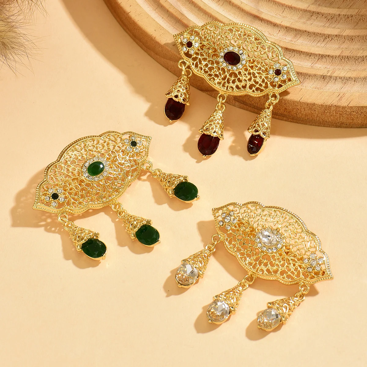 Shiny Gold Plated Metal Bridal Chest Flower Hollow Pattern Tassel Women's Scarf Clip Brooch Pin Festive Gift