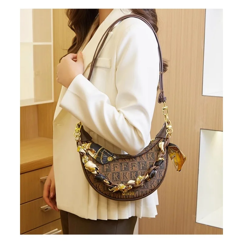 

Fashion Leather Crescent Light Dumpling Shoulder Crossbody Bag