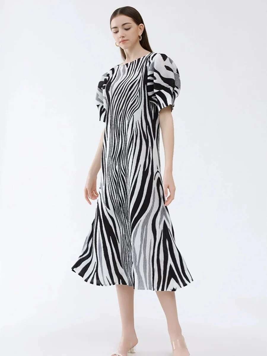 Nuova estate 2024 dolce giovane dall'aspetto ampio pieghettato lanterna a strisce zebrate Sve Dr coreano Sle rotondo Ne pezzo unico...