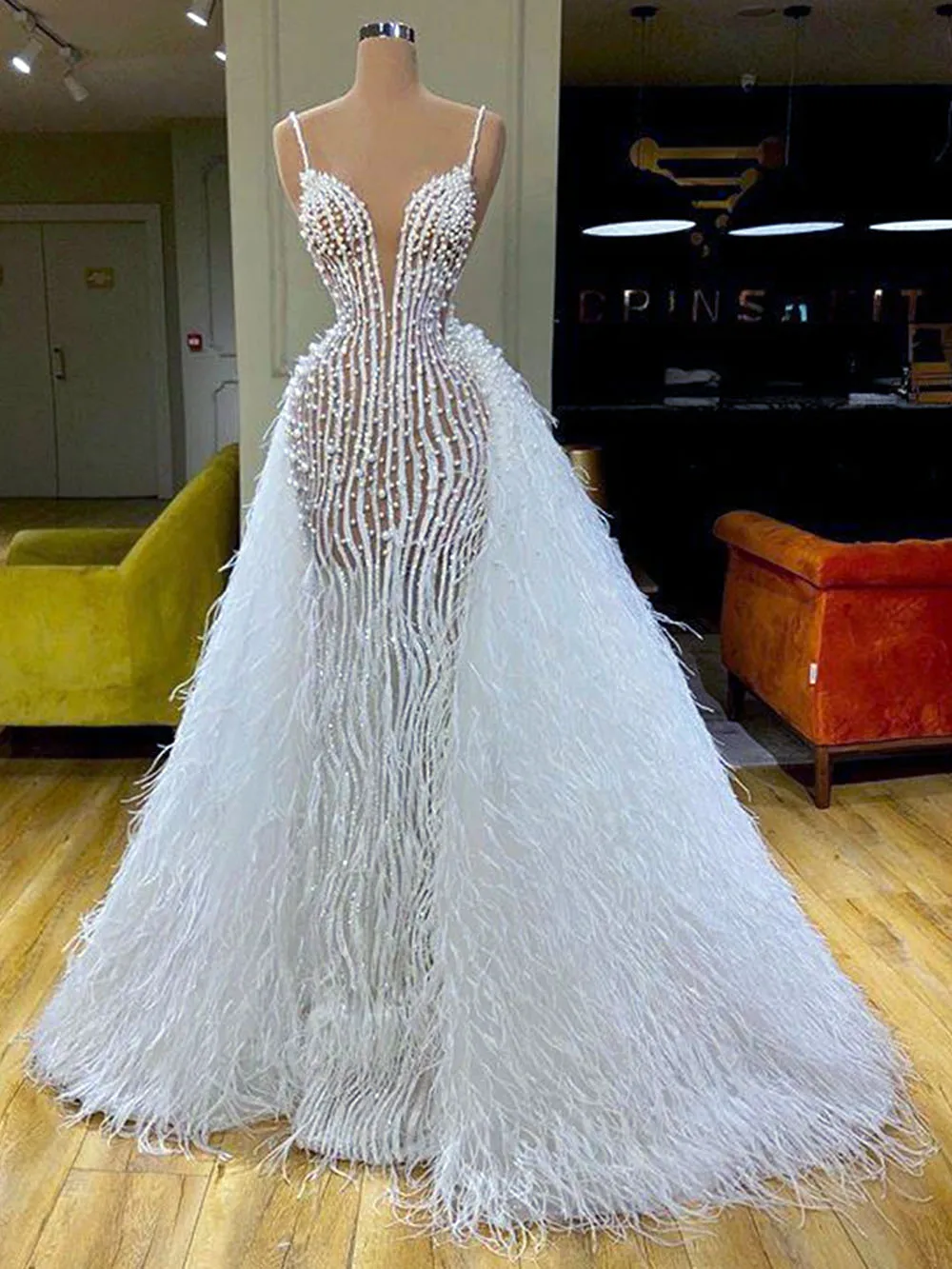 Luxury Feather Pearls Mermaid Wedding Dresses Spaghetti Straps Bridal Gowns Custom Made Detachable Train Vestido de novia