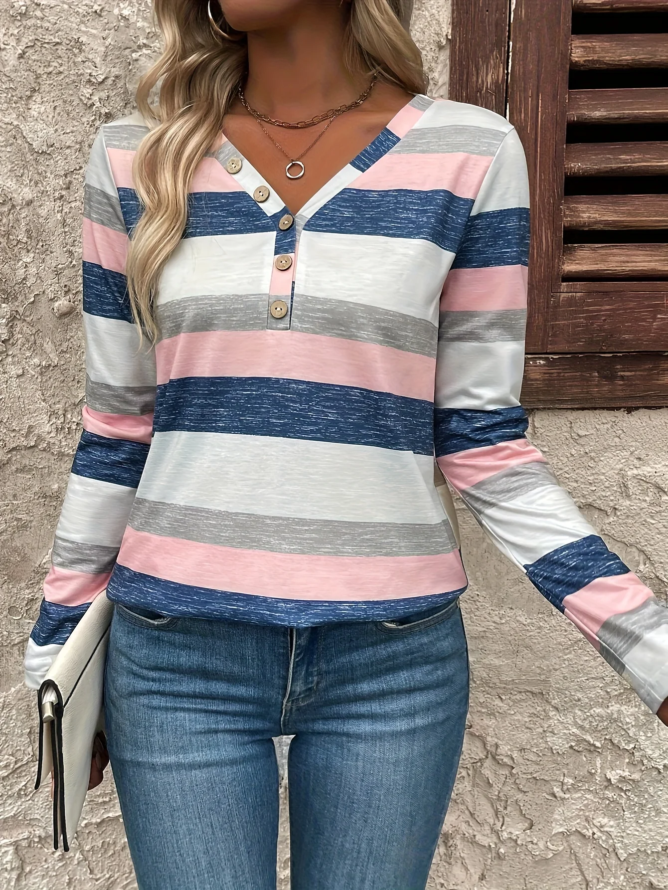 Langärmliges T-Shirt im europäischen und amerikanischen Stil mit kontrastfarbenen Streifen, V-Ausschnitt und Knöpfen, bequemes, schlankmachendes Alltags-Oberteil für Pendler – Detail 5