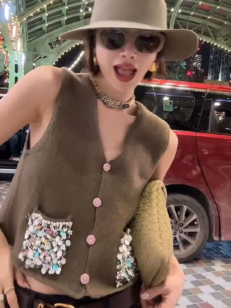 Streetwear Vintage Women Colorful Sequined Pockets V Neck Vest Sleeveless Knit Top Short Style Single Breasted Casual Waistcoat