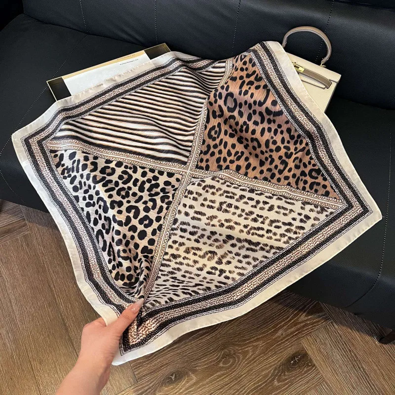 70*70cm Leopardenmuster Quadratischer Schal Damen Seidenschals Bandanas Luxus-Hijab Halstuch Eleganter Reiseschal Wickeltuch Damengeschenk