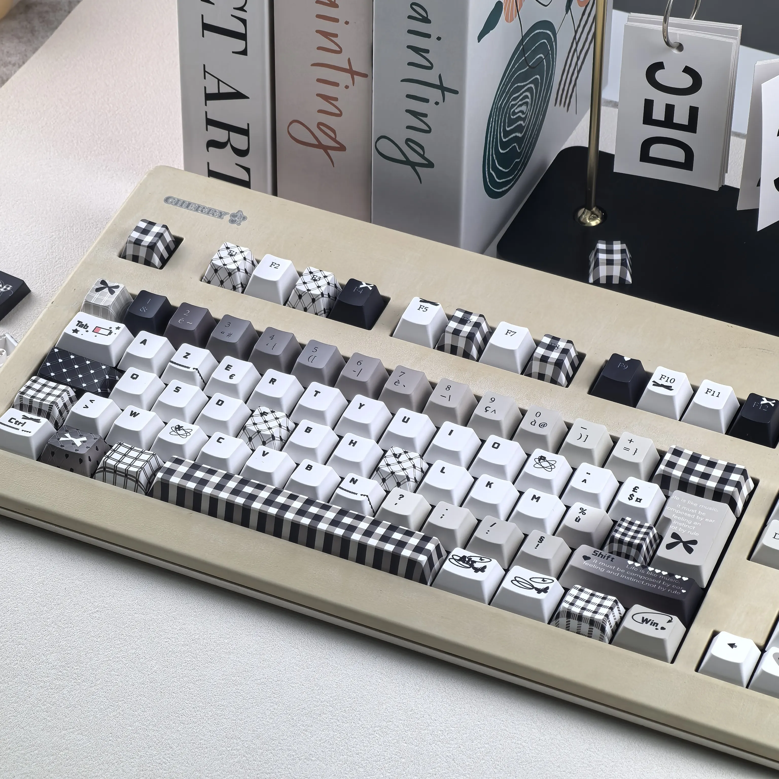 

MAIMOOO Azerty Keycap Iso Layout Французская неуправляемая тема Cherry Pbt Aula Клавиатура Keycap Черно-белая клетчатая цветовая схема