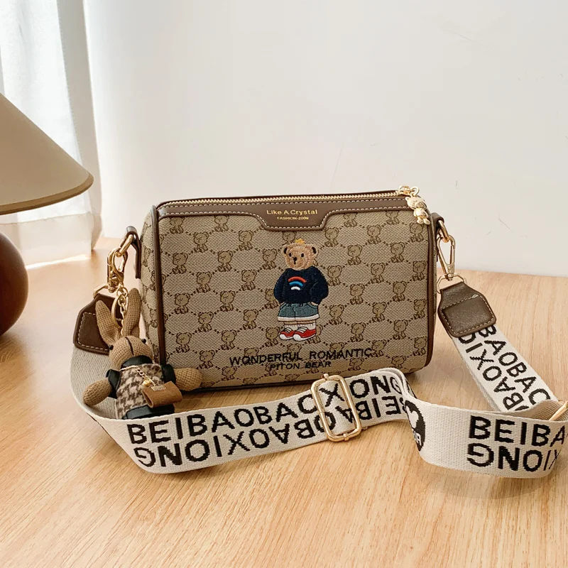 Tas in ontwerperstijl 2025, nieuw model, veelzijdig borduurwerk, nieuwe cartoonstijl, modieuze kleine beer, crossbodytas, casual kussentas