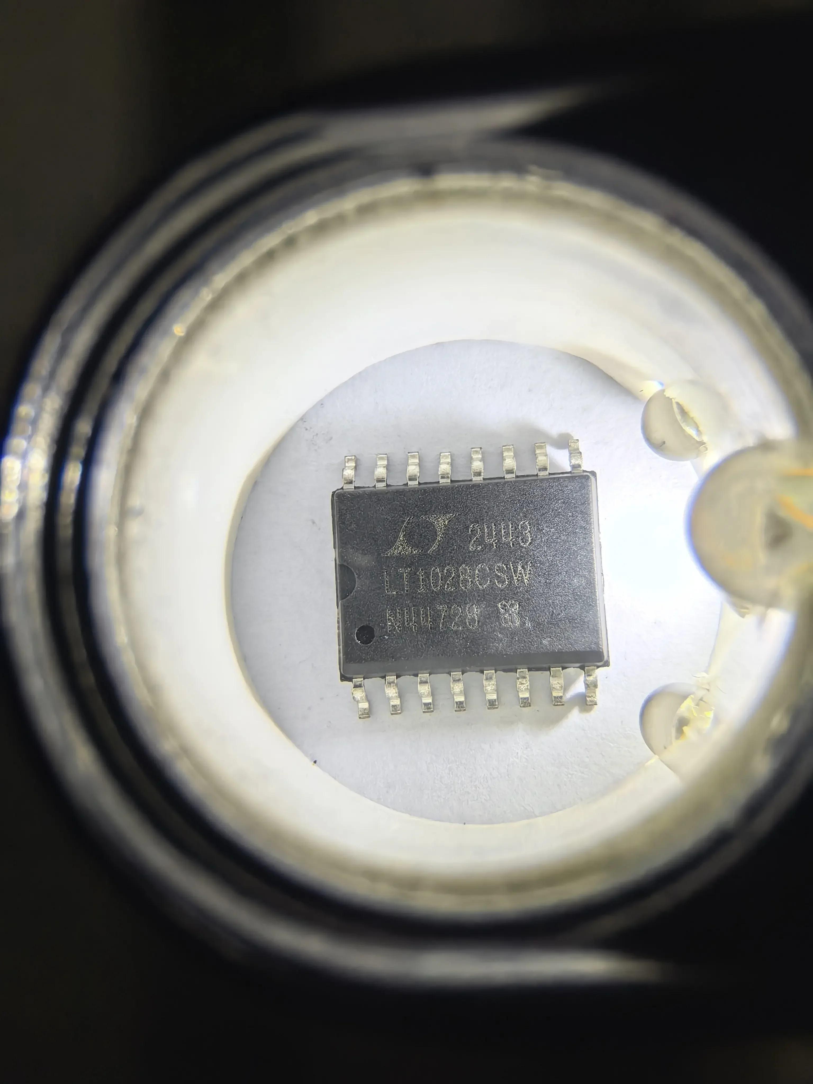 LT1028ACN8 LT1028CN8 LT1028CSW LT1028CS8 LT1028 - Ultra Low Noise Precision High Speed Op Amps