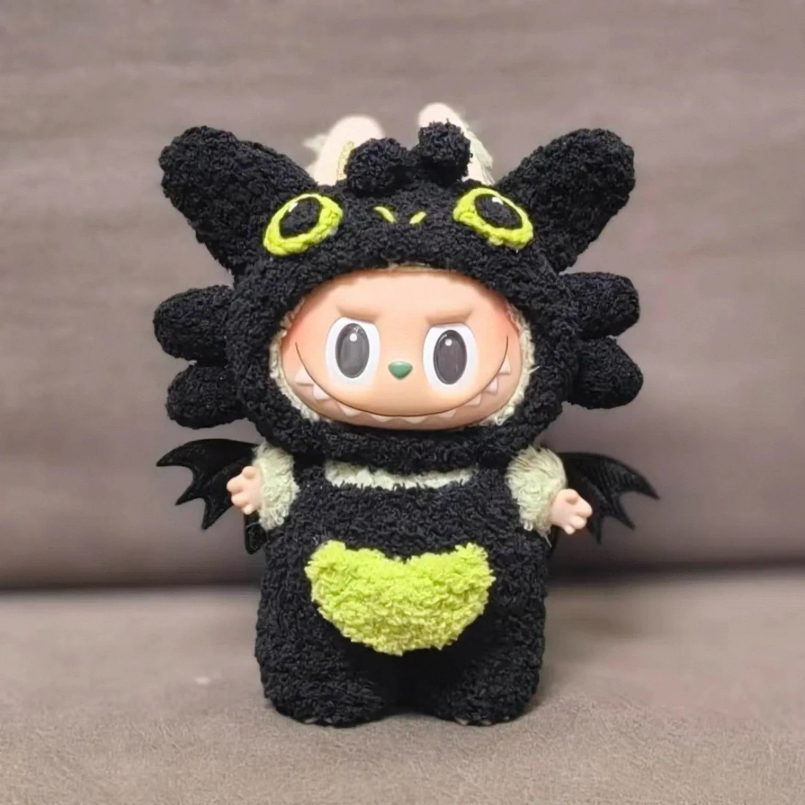 

Labubu одежда виниловая кукла стоячая поза 17 см V1V2V3 сидячая вечеринка беззубая одежда раб с Рождеством подарки на Хэллоуин