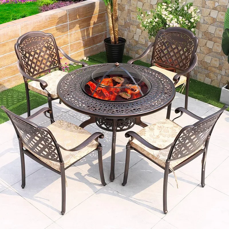 

Customizable outdoor tables and chairs
