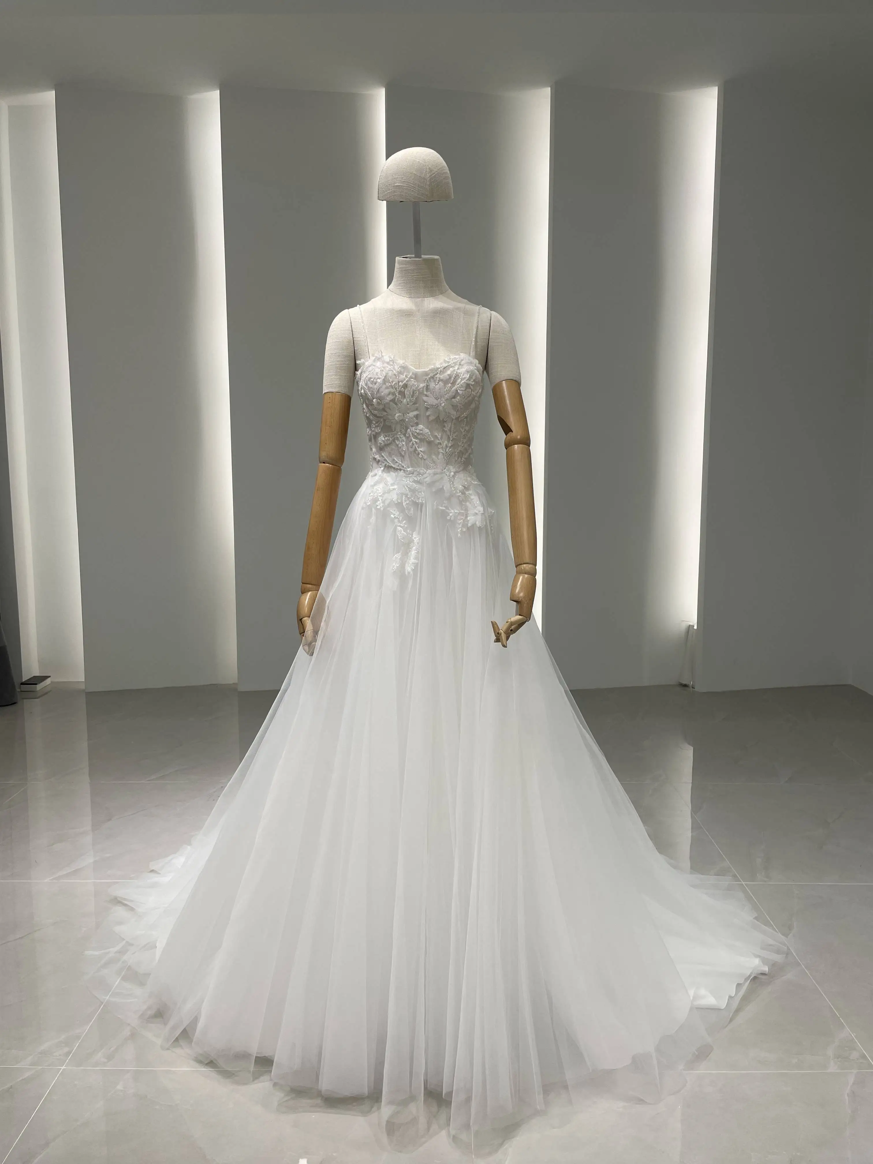 

Strapless Sweetheart Neckline Elegant Wedding Dress Lace Heavy Beading Bridal Wedding Dress Small Train A-Line Wedding Dress