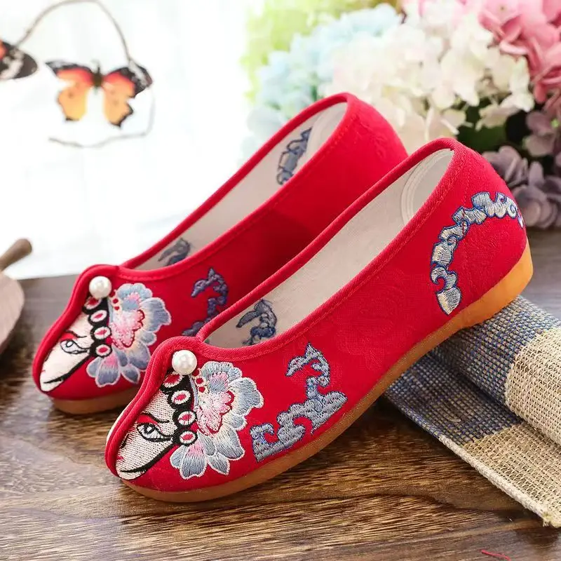 2024 Woman's Chinese Traditional Flat Sole Embroidered Shoe Soft Sole Shallow Slip On Facial Makeup Pattern Canvas Shoes