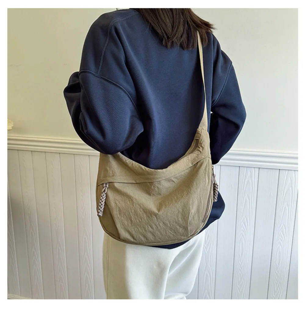 Neue Canvas-Umhängetaschen mit großer Kapazität, koreanische schlichte Sport-Hobos-Tasche, einfarbige leichte Dumpling-Tasche für Reisen – Detail 3