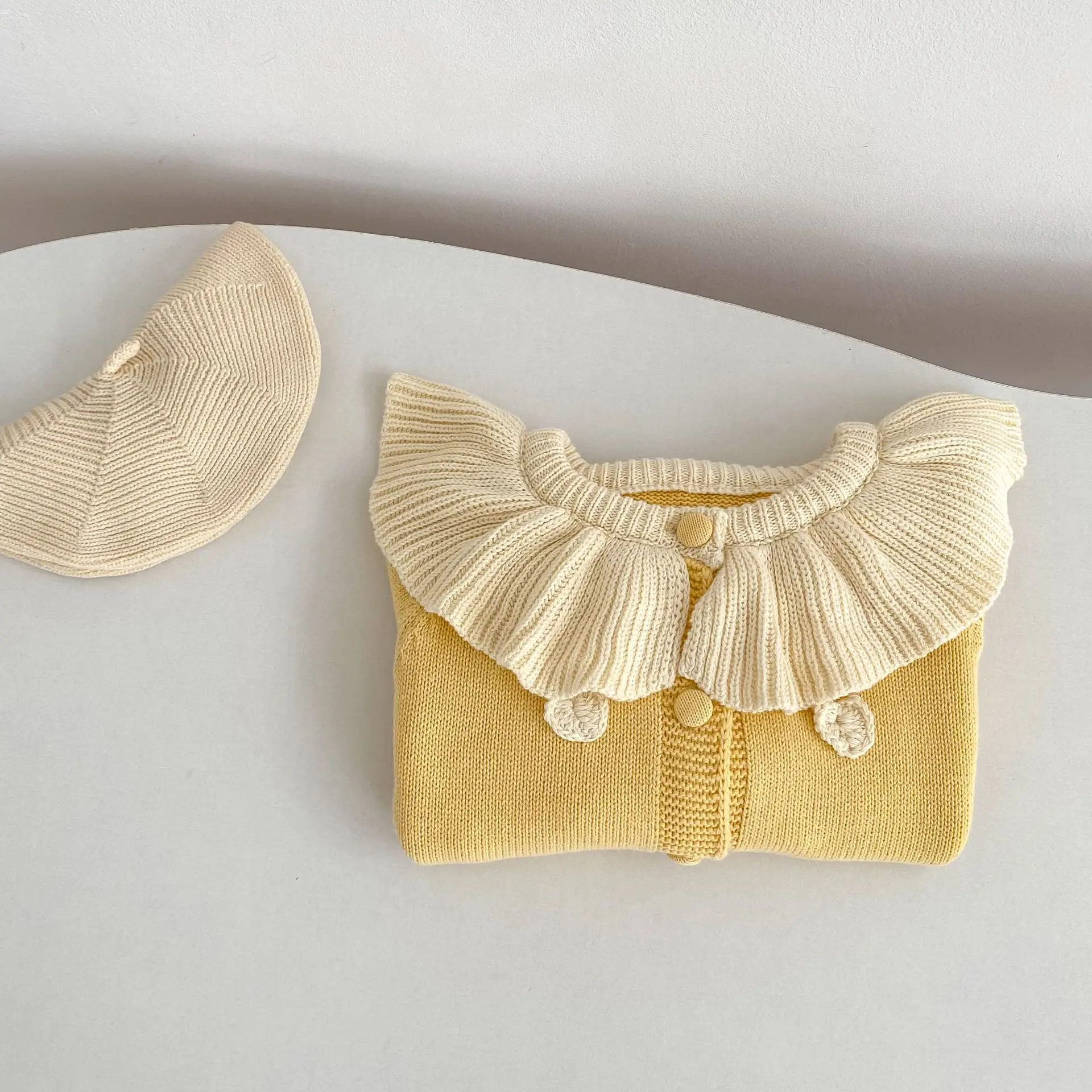 가을 새로운 0-3 세 아기 의류, 유행 아기 소녀 노란색 손 후크 꽃 니트 긴팔 카디건