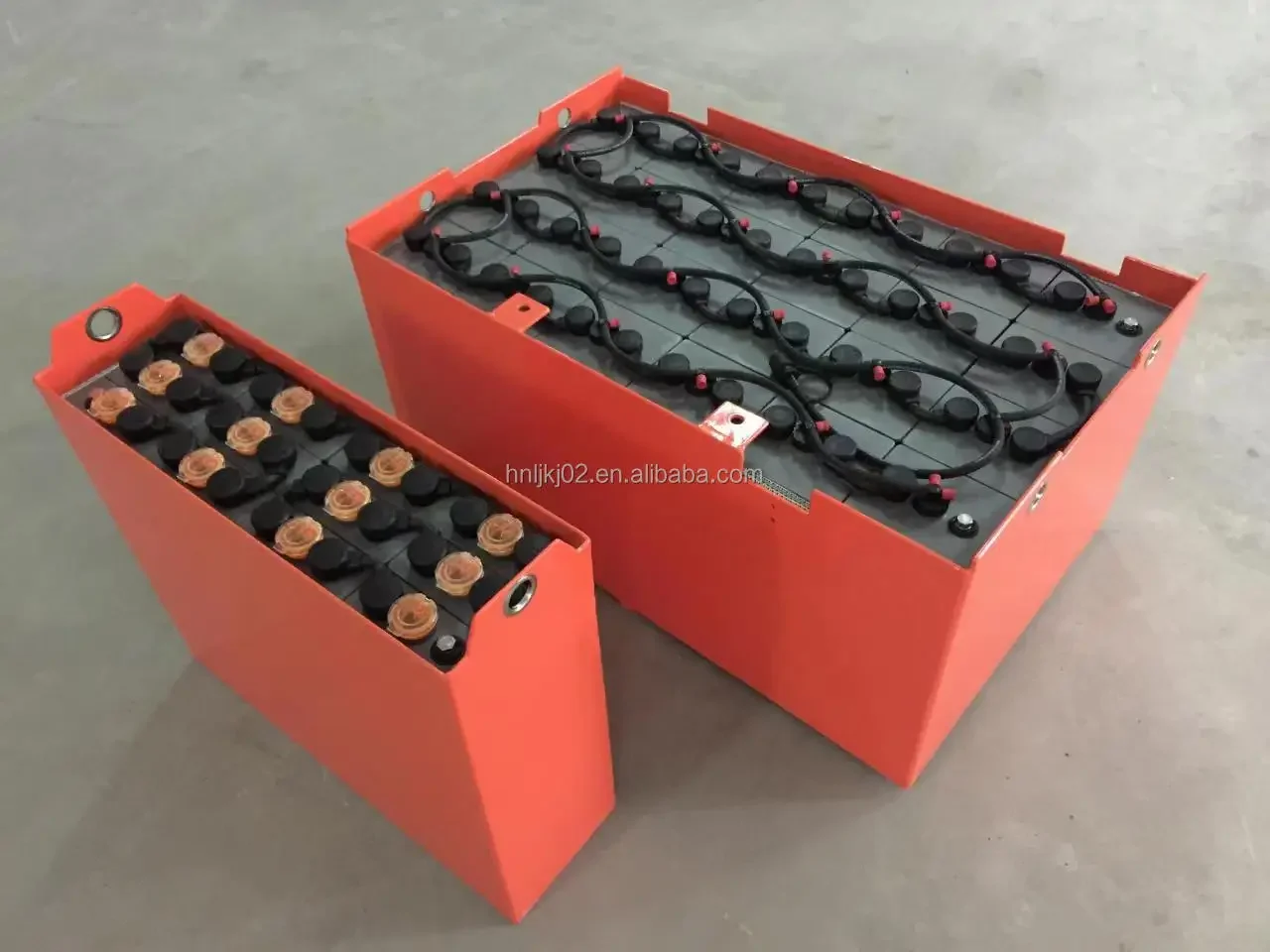 Batteria per carrello elevatore industriale ricaricabile 12v 24v 48v 72v 80v batteria di trazione OEM per carrello elevatore elettrico