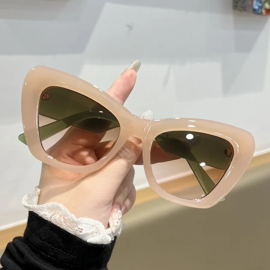 1 pezzo di occhiali da vista alla moda da donna e da uomo con design Cat Eye, bordi larghi, cerniera in metallo alla moda, aspetto elegante, disponibili in M