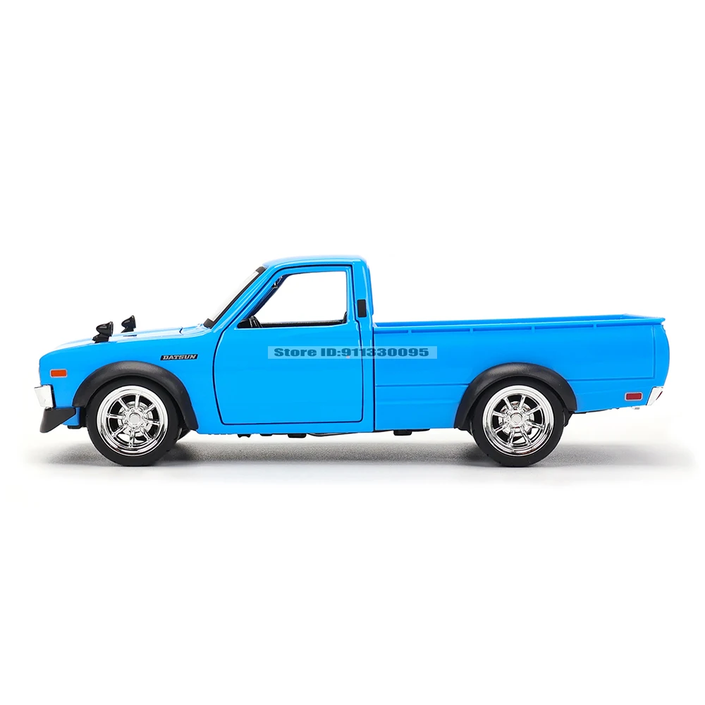 Maisto 1:24 1973 Datsun 620 Pick-up alloy car model die-casting static precision model collection gift toy tide play