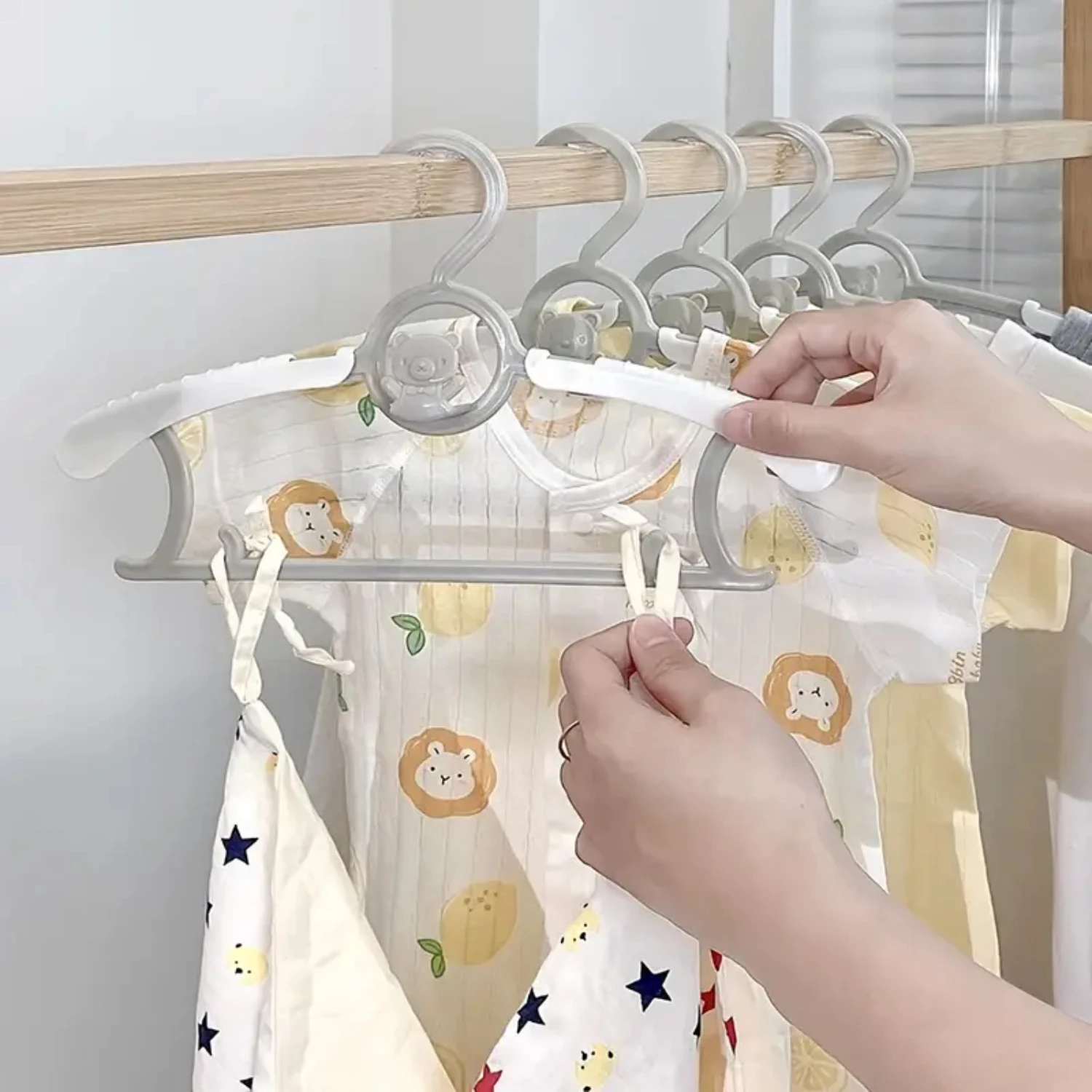 Baby Nursery Hangers - Uroczy, antypoślizgowy zestaw 5 wąskich wieszaków