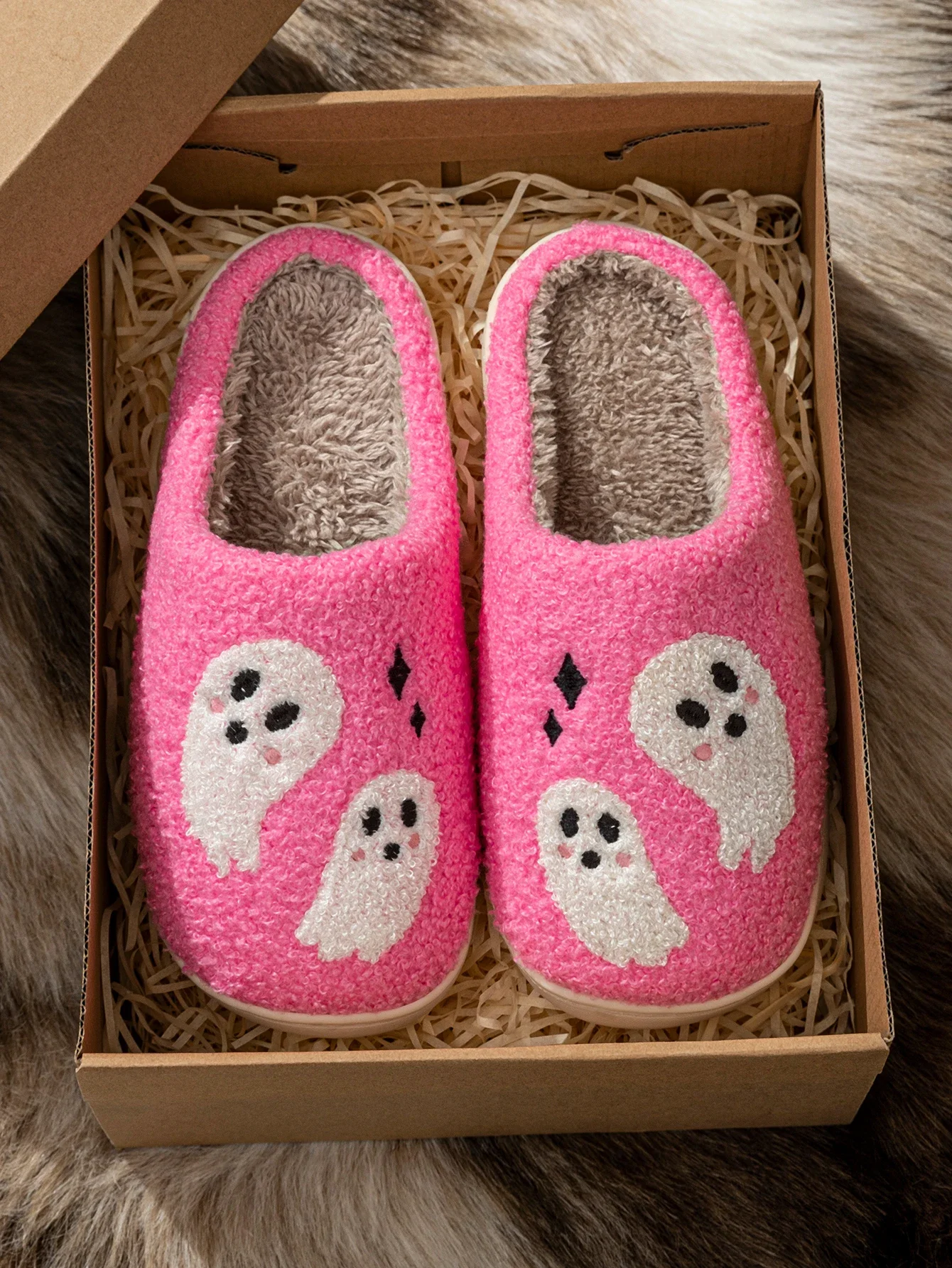 Halloween-Hausschuhe für Damen, Winter, Rosa, Niedliche Geister-Motiv, Indoor, Cartoon, Komfort, Weich, Casual, Flache Plüschschuhe als Geschenk – Detail 1