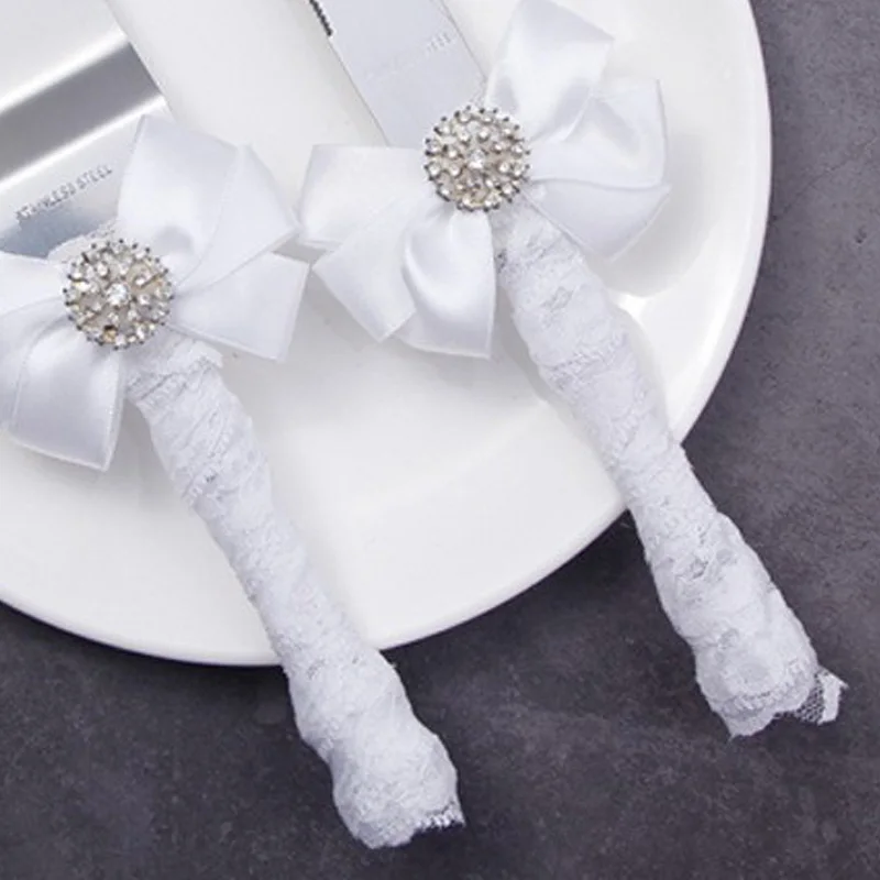 ロマンチックなウェディングテーブルウェアセット、花嫁と花婿のためのエレガントなデザイン、結婚式のお祝いに最適