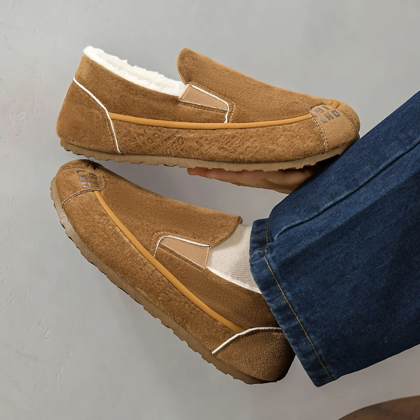 2026 Autumn Winter New Men Fleece Lined Moccasins Versatile Fashion Lazy Slip-on Warm Casual Men Shoes