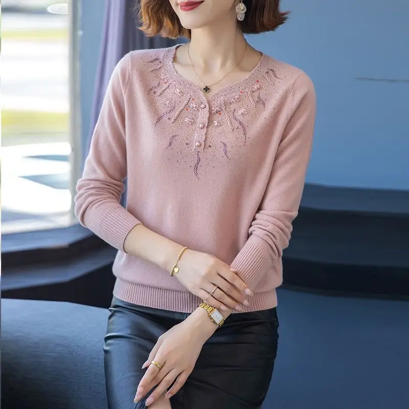 Autumn and Winter Women\'s Pullover V-Neck Rhinestone Button Embroidery Long Sleeve Sweater Knitted Underlay Fashion Casual Tops