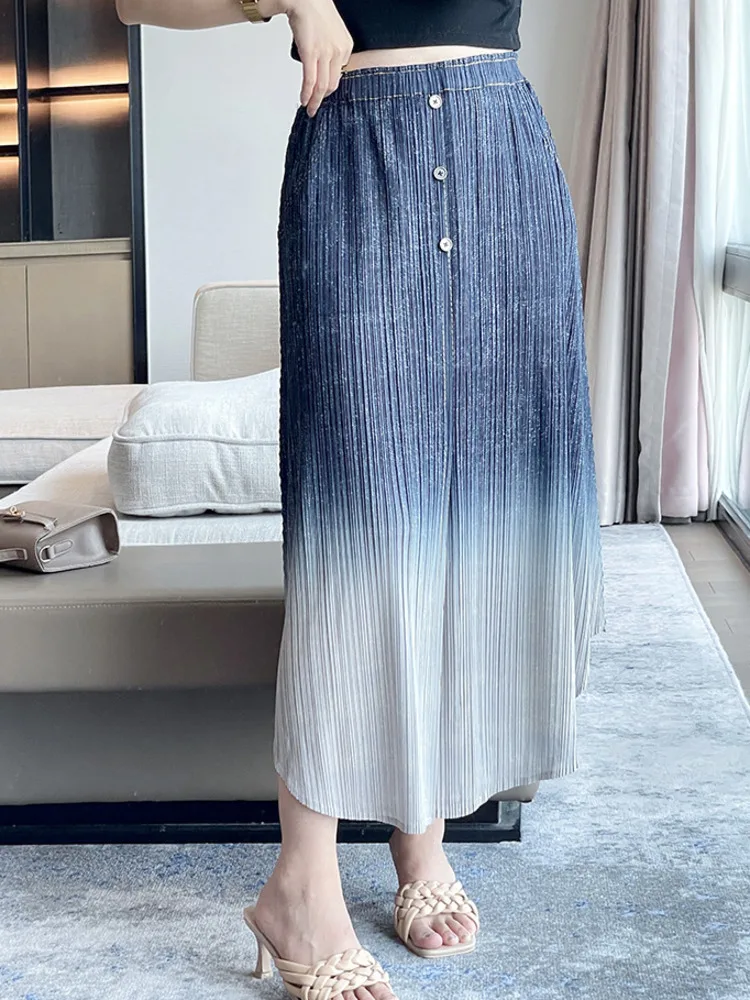 YFPF Blue Gradient กระโปรงผู้หญิงแฟชั่น Miyake จีบเอวสูงสายกระโปรงลําลองอเนกประสงค์ 2025 เสื้อผ้าใหม่ 3A442