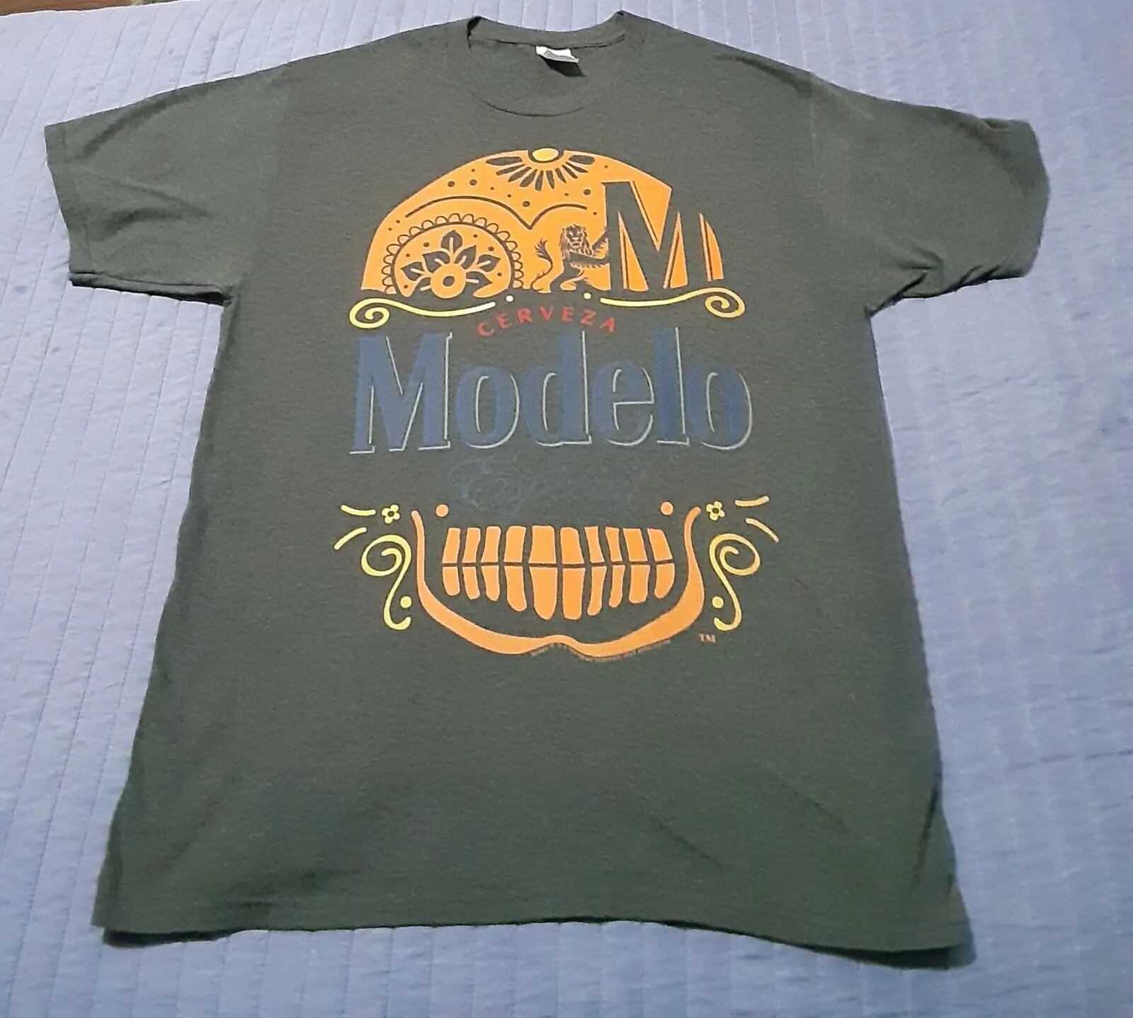 Modelo Beer Sugar Skull Día de Muertos Day of Dead Print Men's Gray T-Shirt L