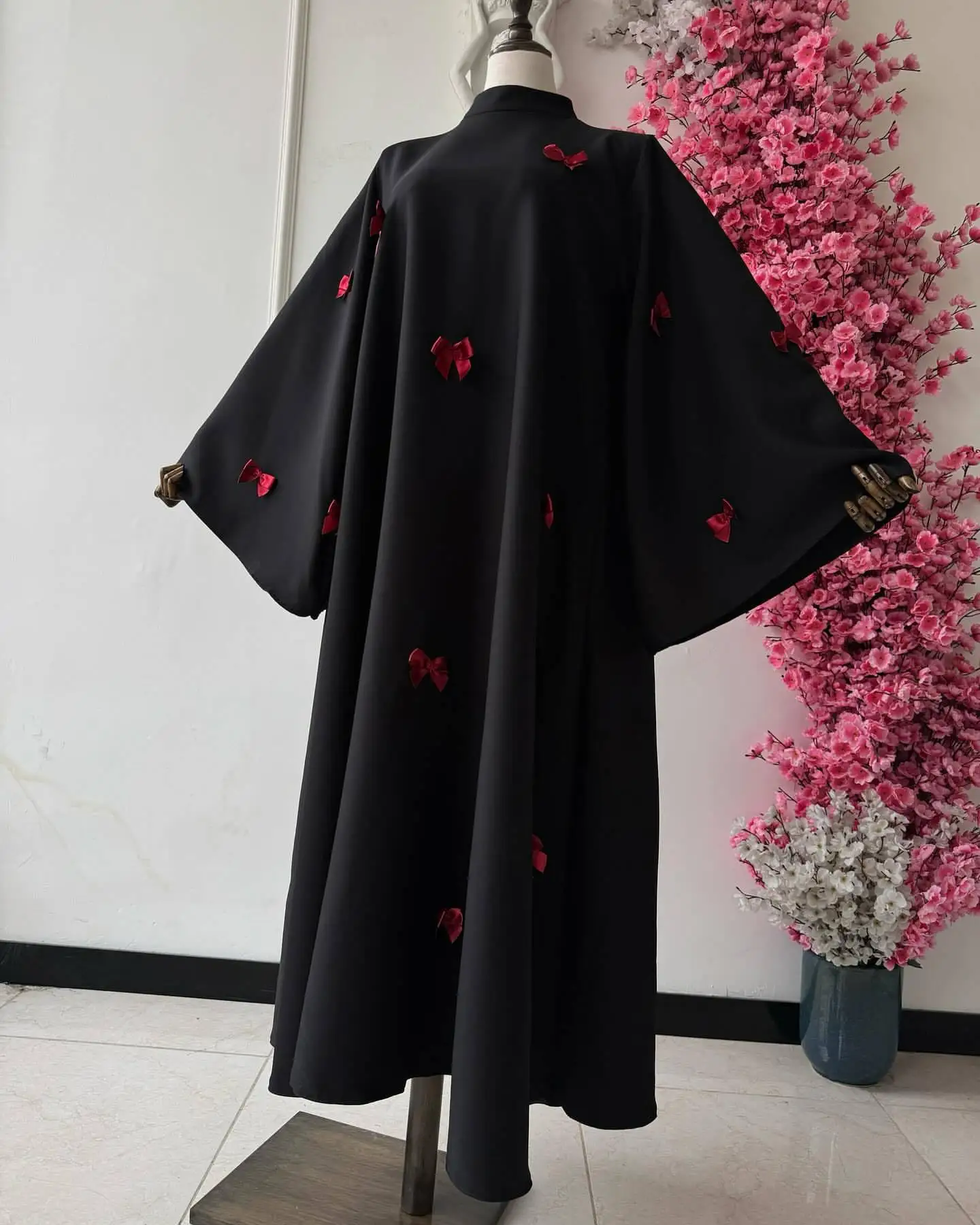 Nahen Osten Arabischen frauen Kleidung Neue Dubai Abaya Lose Ausgestellte Ärmel Bogen Kleid Kleid Mode Elegante Muslimische Frauen