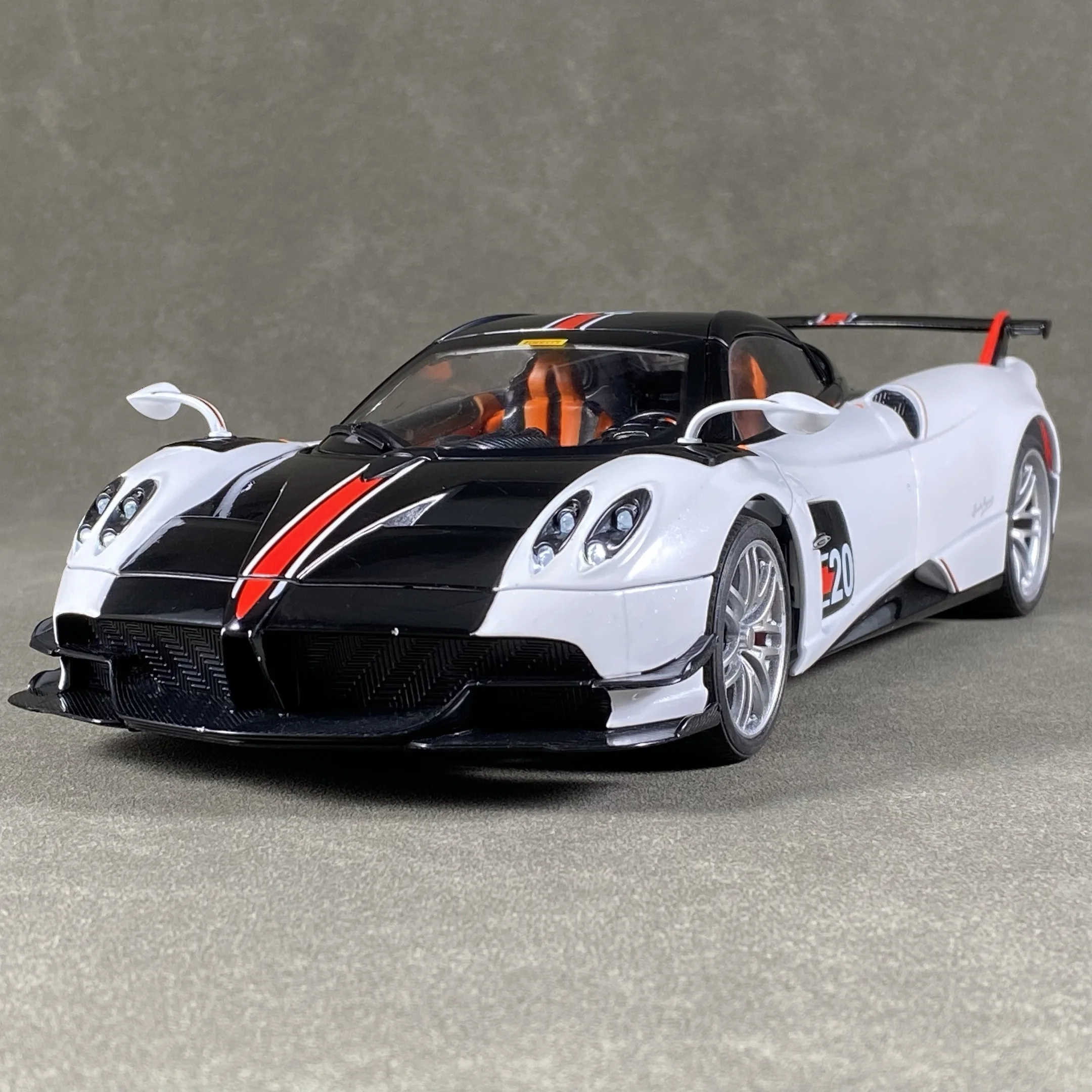 1:18 Pagani Huayra BC Diecast Metal Car Model