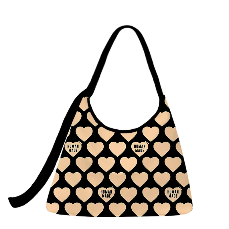 borsa-a-tracolla-a-mezzaluna-alla-moda-2026-con-motivo-a-cuore-in-tela-unisex-e-di-tendenza
