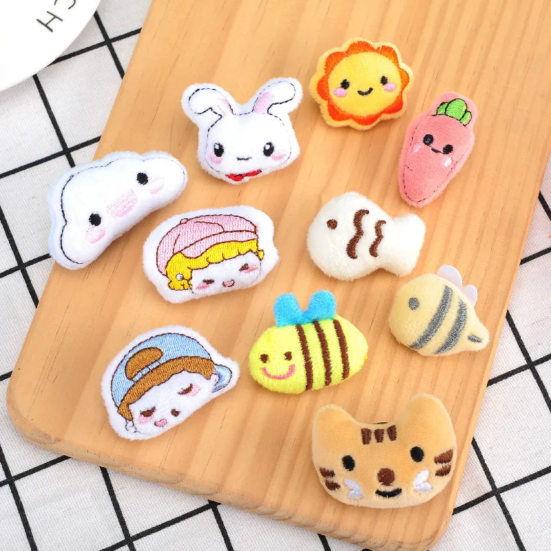 Cute Japanese Cartoon Plush Animal Brooch Kawaii Cat Fish Bee Girl Clothes Brooch Backpack Pendant Decoration Accessories