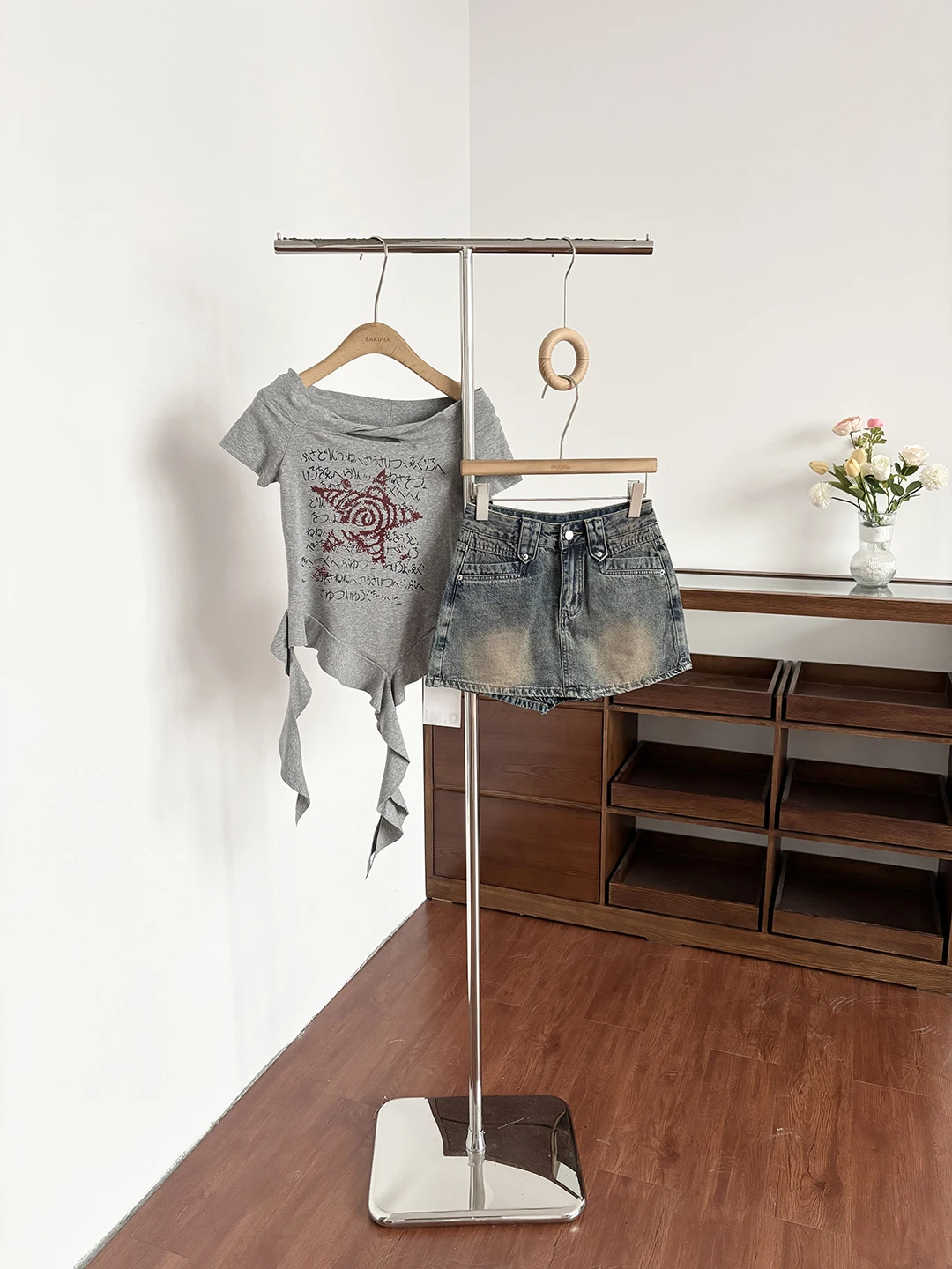 

Джинсовые шорты-юбка с высокой талией и эффектом потертости для женщин, лето 2026, асимметричные, винтажные, утягивающие, универсальные