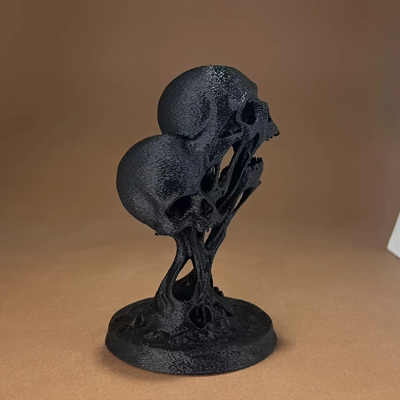 1-Piece Gothic Melting Skull Statue – Vintage 3D Printed Plastic Model, Suitable for Collectors and Game Enthusiasts as a Gift, Ideal for Desktop Display, Bookshelf Decoration, Home Decor, and Holiday Decorations (Such as Easter, Valentine's Day, Father's Day), Suitable for Indoor and Outdoor Decoration view 4
