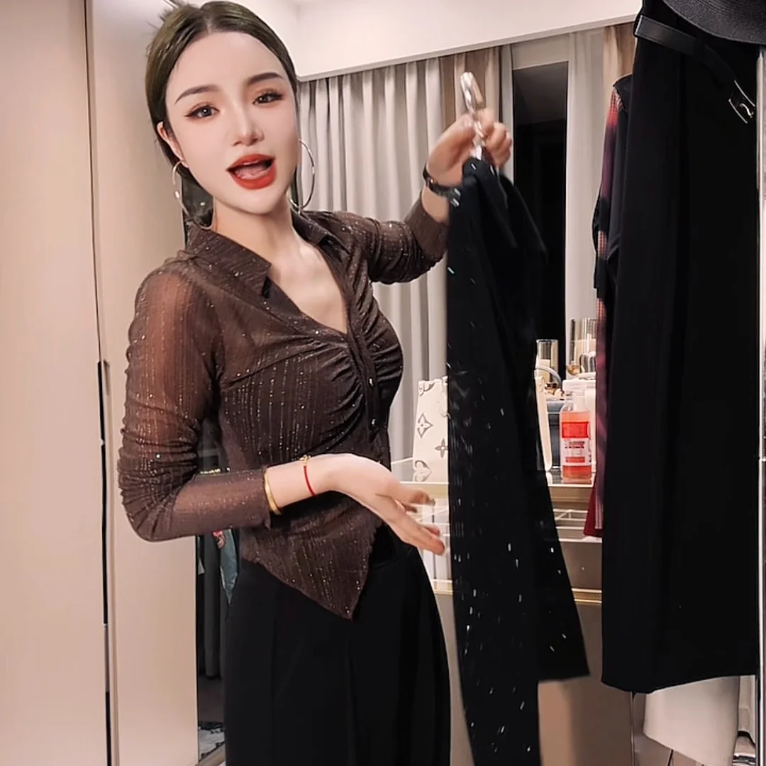 

Fashionable Hot Diamond V-neck Mesh Long-sleeved T-shirt for Women Summer New Slim and Elegant Cross-proof TopYY52