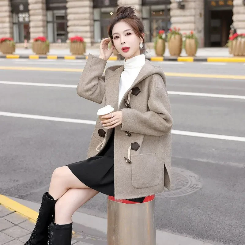 

2025 New Autumn Winter Hooded Woolen Coat Women Fashion Long Sleeves Horn Buckle Short Wool Jacket Female Loose Outerwear T1496