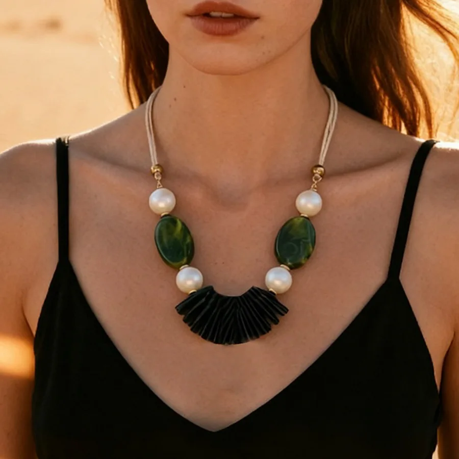 Double-layer Leather Acrylic Beaded Necklace Retro Oval Imitation Mother-of-pearl Neck Chain Adjustable Jewelry for Party Woman
