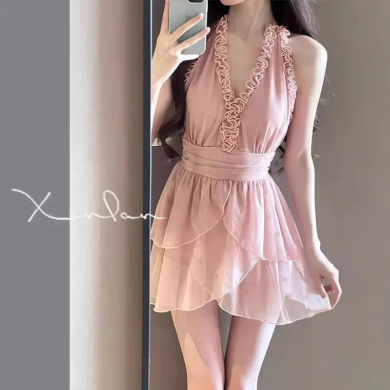 

Женское нежно-розовое мини-платье с воротником-халтер, оборками и V-образным вырезом, из шифона, многослойное, струящееся, короткое, для летнего пляжа