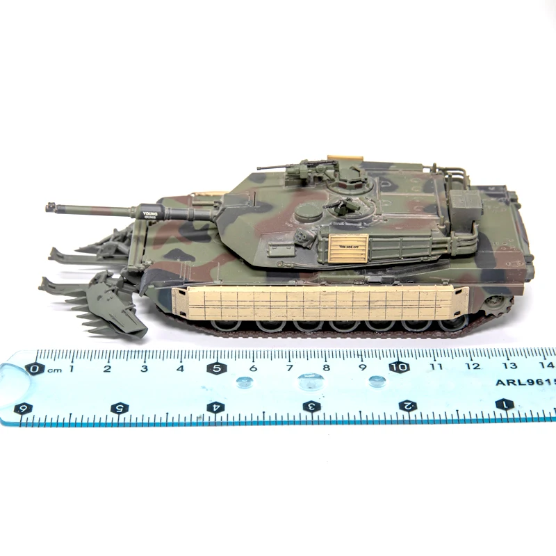 1: 72 DG63192 American M1A1 AIM TUSK Main Battle Tank Model with Minesweeper Finished product model