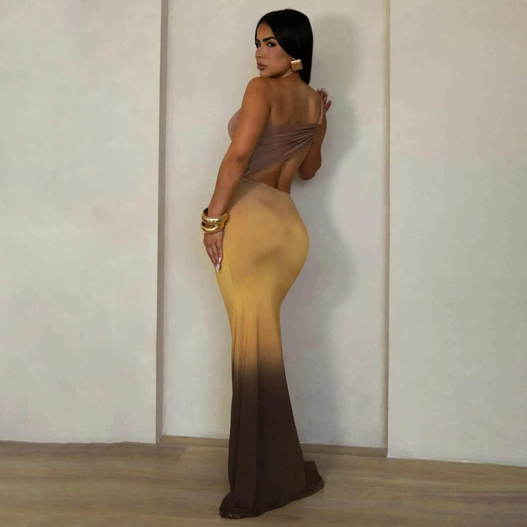 ชุดเดรสไล่ระดับสีเซ็กซี่สำหรับผู้หญิง ชุดเดรสไหล่เดียว ฤดูร้อน 2025