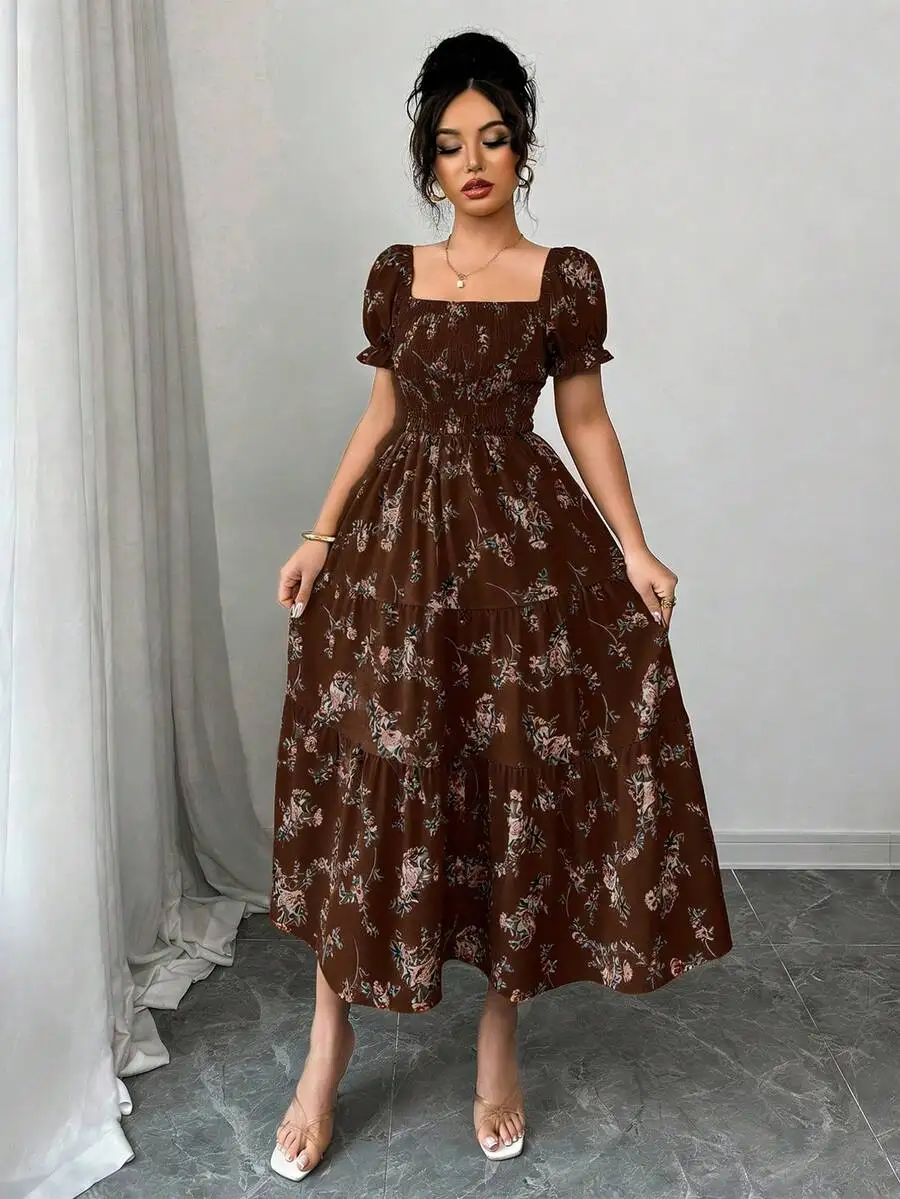 Damen-Maxikleid für Frühling/Sommer mit quadratischem Ausschnitt, plissierten kurzen Ärmeln und Rüschensaum, mit kleinem Blumenmuster, geeignet für Freizeit. – Detail 6
