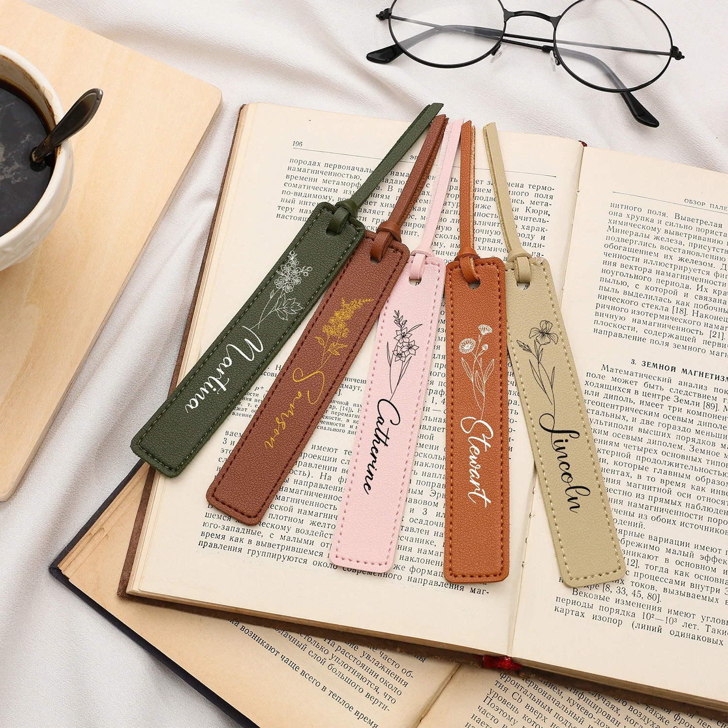 Personalised Leather Bookmark Book Lover Gift Custom Birth Flower Name Bookmark Graduation Gifts Birthday Gift for Her