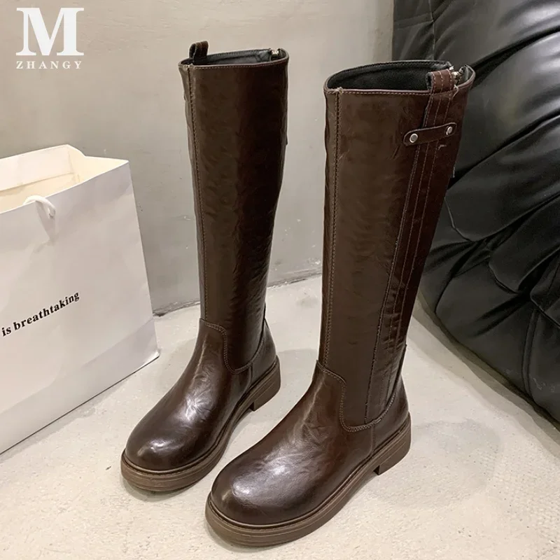 Bottes en cuir au genou pour femmes, talons mi-hauts épais, chaussures de moto confortables, créateur tendance, hiver, nouveau, 2025