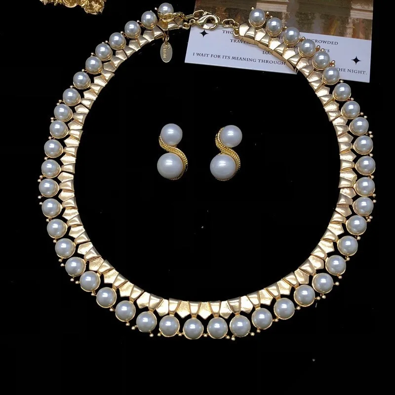 

Qingdao Medieval Jewelry Pearl Necklace Twist Stud Earrings Set Temperament Versatile Necklace Retro Style Collar Women