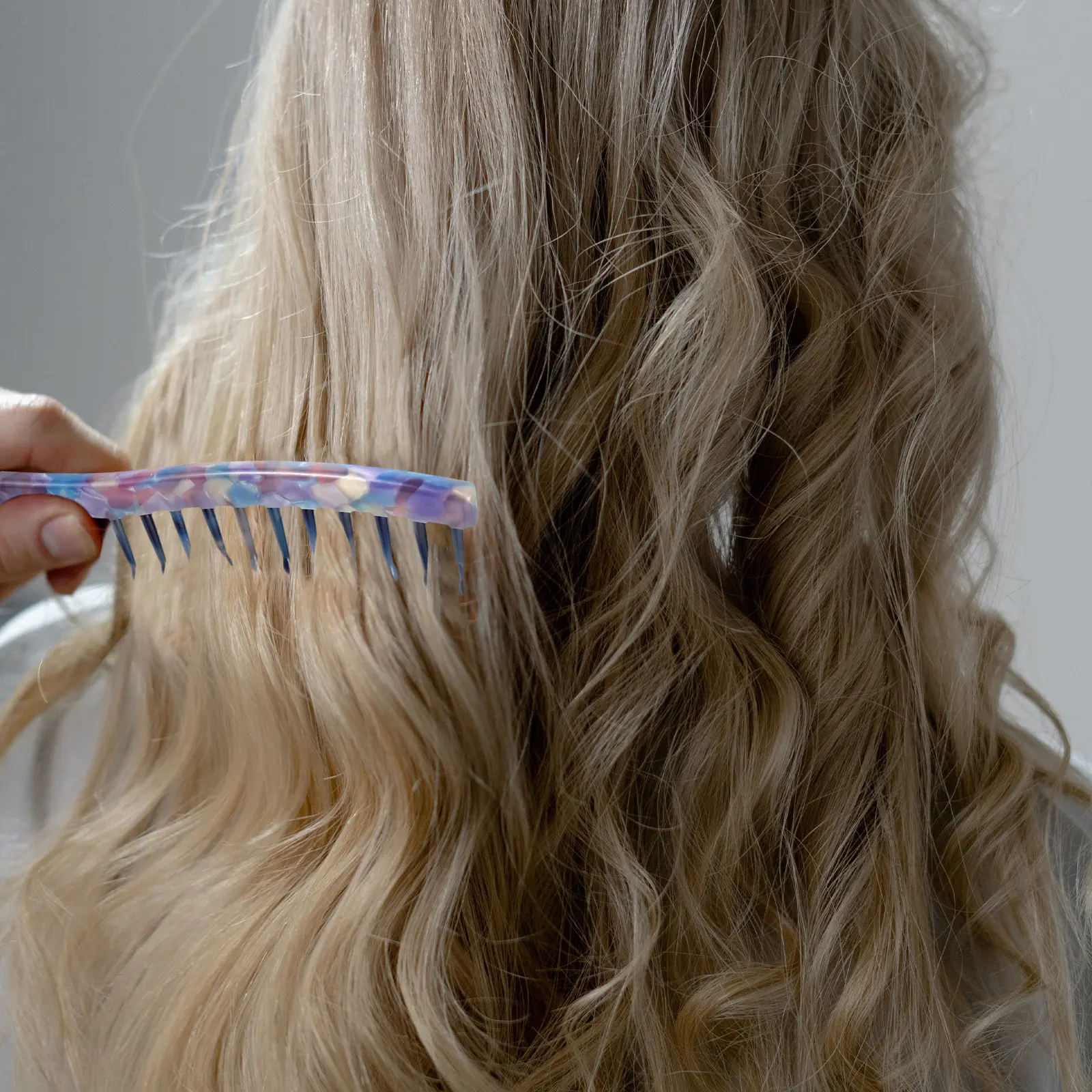 

Vintage Marble Design Wide Tooth Comb for Curly Hair Long Handle Detangling and Scalp Massage Tool Blue Purple Colorful Pattern